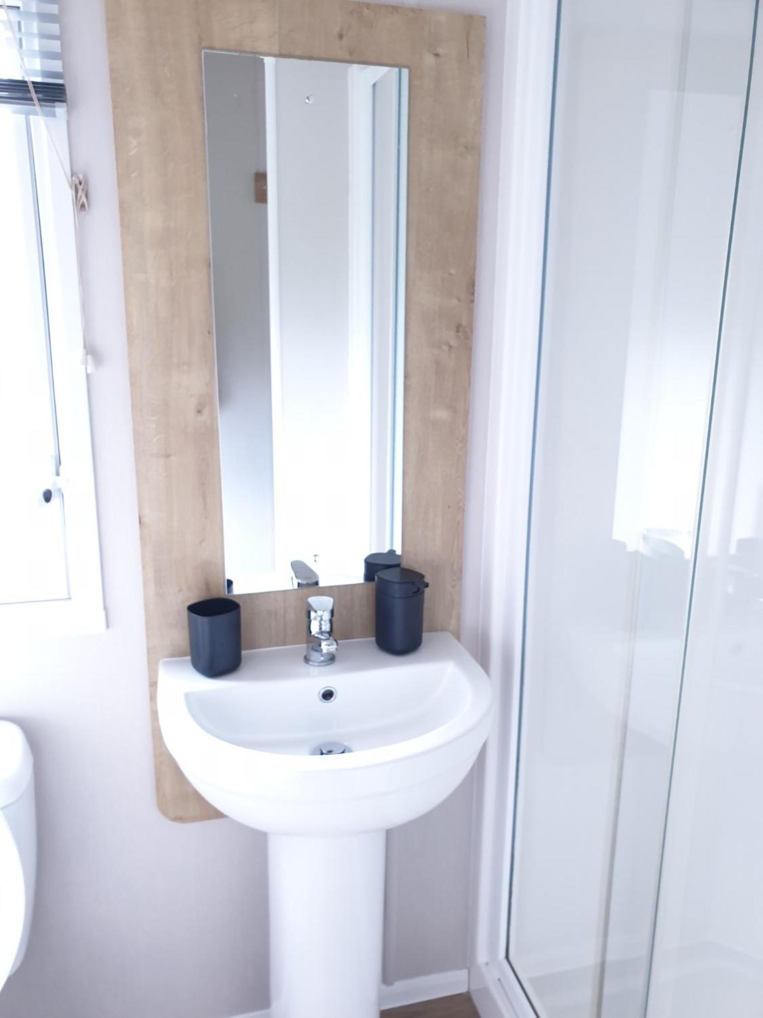 16 Anglers Acre Luxury Hot Tub Break Tattershall Lakes Eksteriør bilde