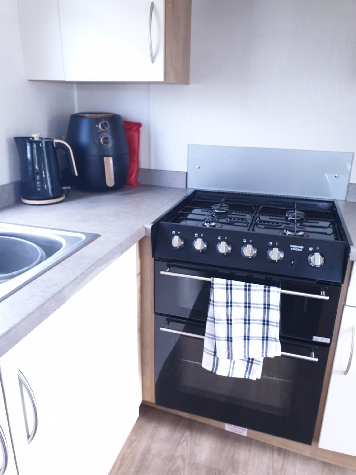16 Anglers Acre Luxury Hot Tub Break Tattershall Lakes Eksteriør bilde